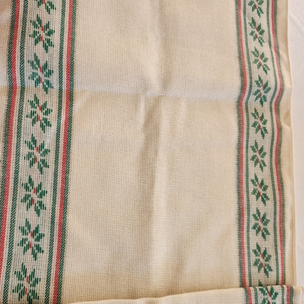 New in Package Sunweave Linen Co.  Holly Leaf Table Runner 17"x90" - Picture 5 of 7